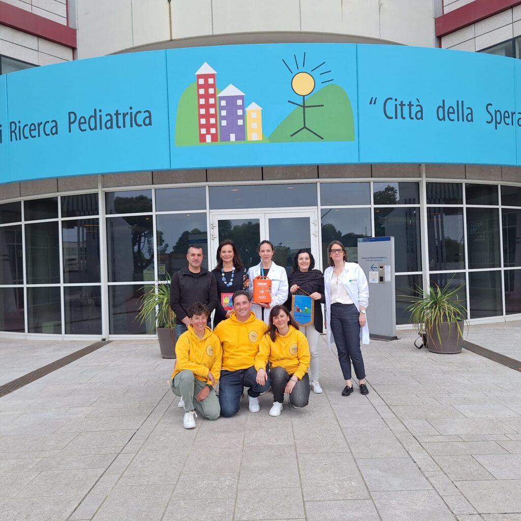 Matibellula Il Cantante della Solidarietà defibrillatore Città della Speranza