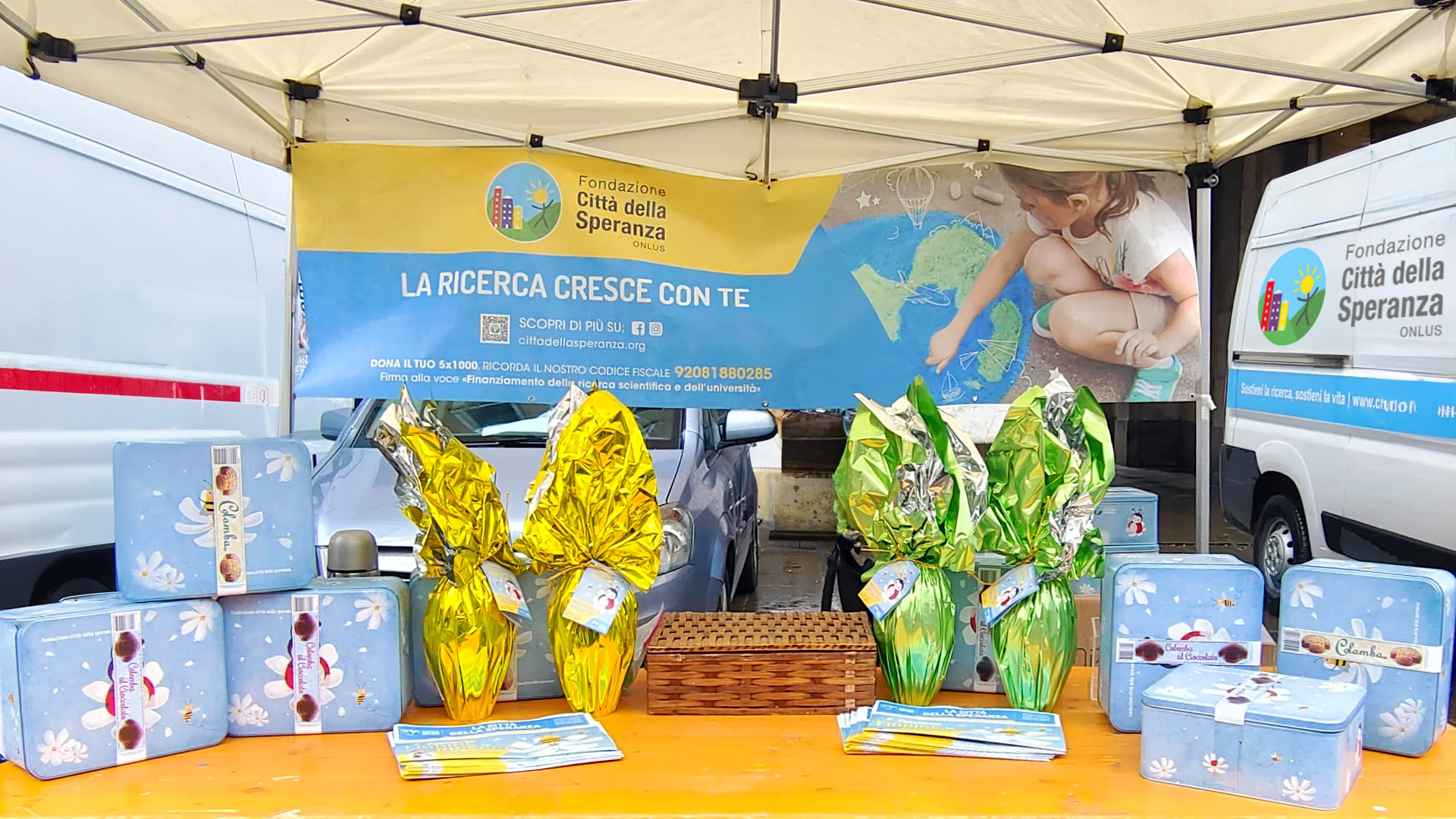 Banchetto Pasqua 2025 volontari Città della Speranza riconoscibili