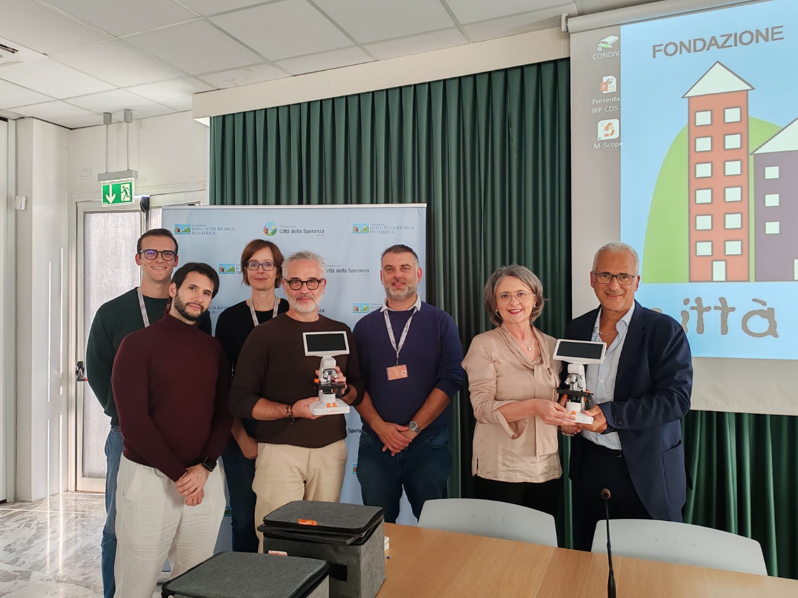 Donazione microscpi didattici CampuStore - Ottobre 2025