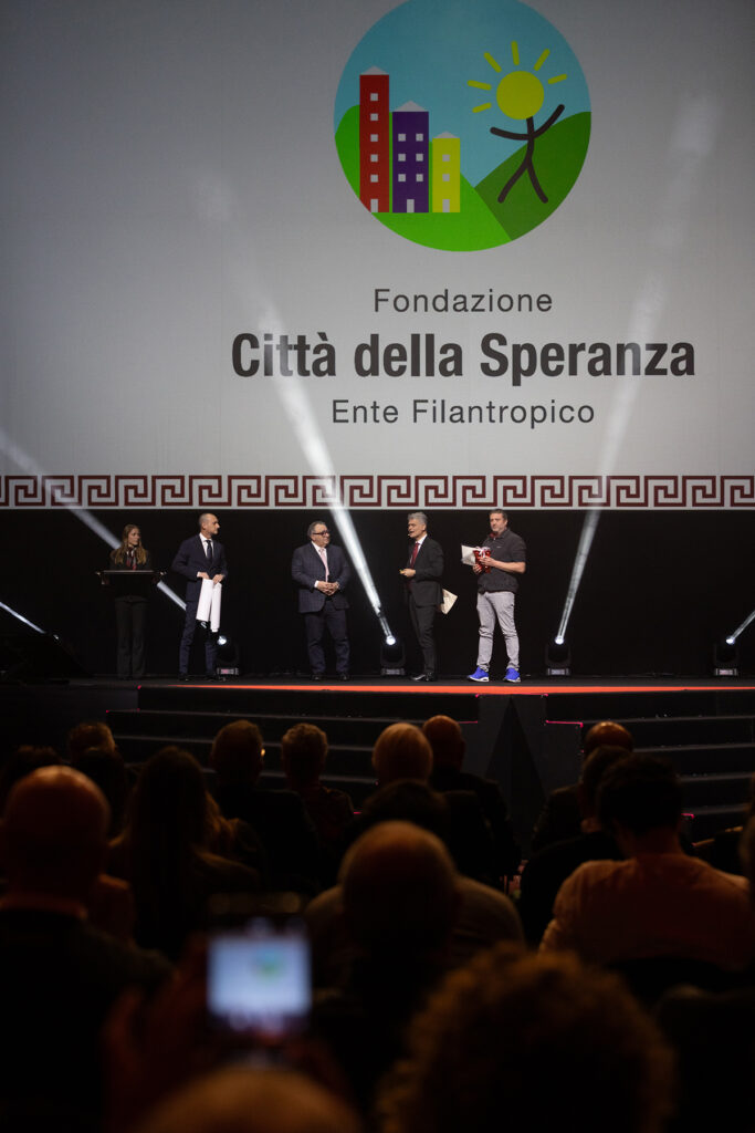 Eismann consegna la donazione 2025 a Città della Speranza al Kick Off di Parma
